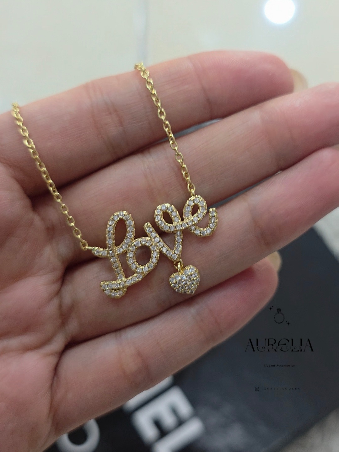 گردنبند لاو طلایی