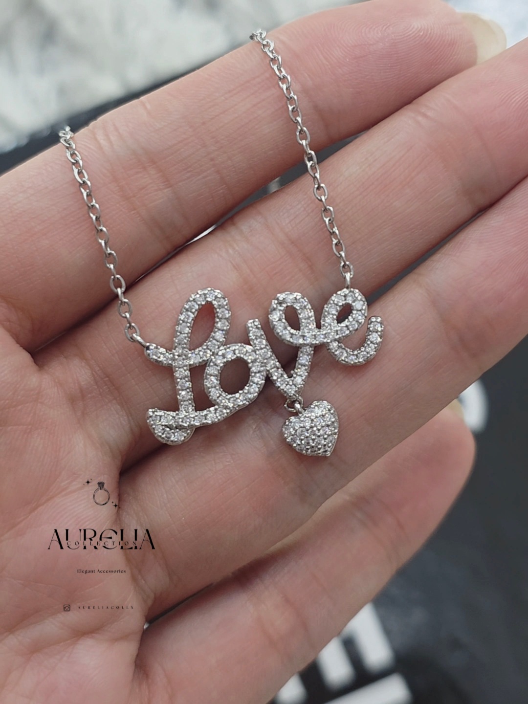 گردنبند لاو نقره ای